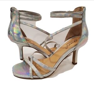 NEW Jewel Badgley Mischka Flor Strappy Sandal Silver Iridescent